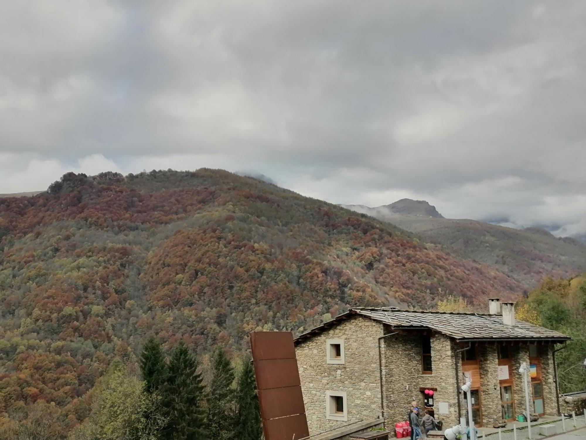 فندق Rifugio Galaberna Ostana المظهر الخارجي الصورة